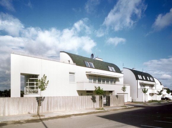 Housing Estate, Zelený pruh