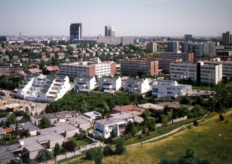 Housing Estate, Zelený pruh