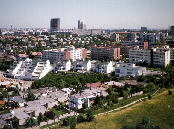 Housing Estate, Zelený pruh