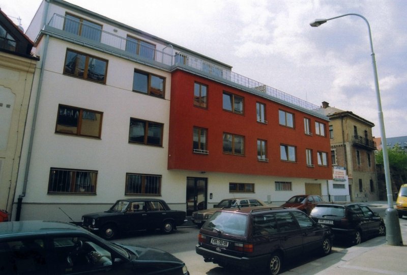 Šlikova Apartment Building