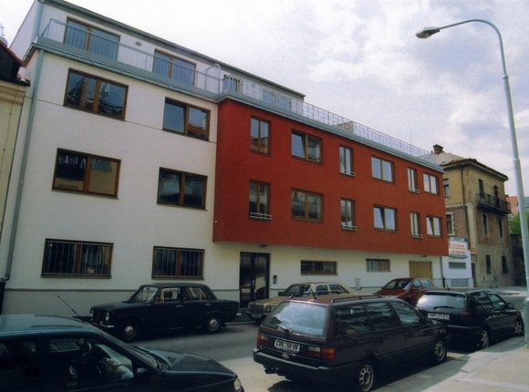 Šlikova Apartment Building